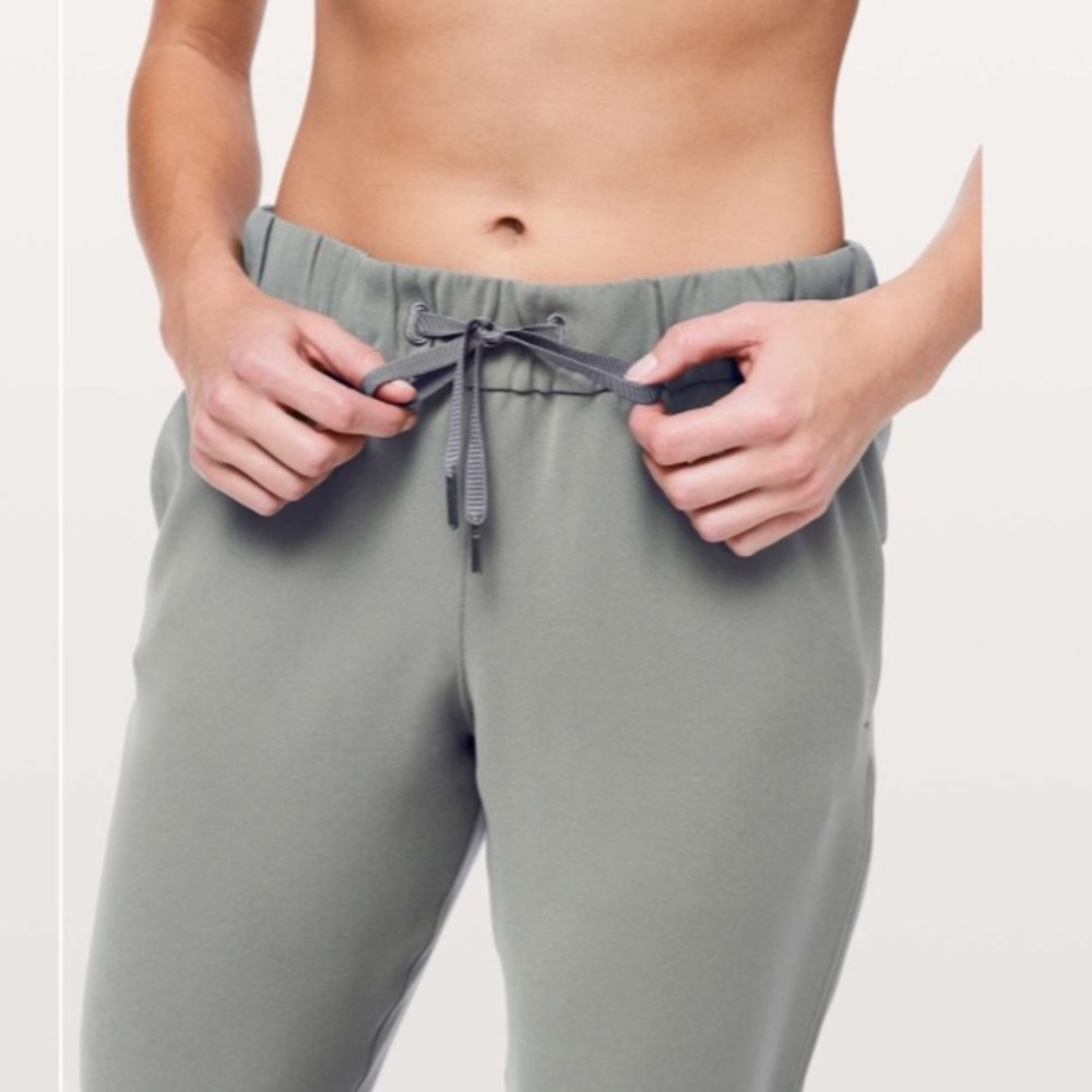NWT Lululemon On The Fly Crop Woven - Picture 5 of 14